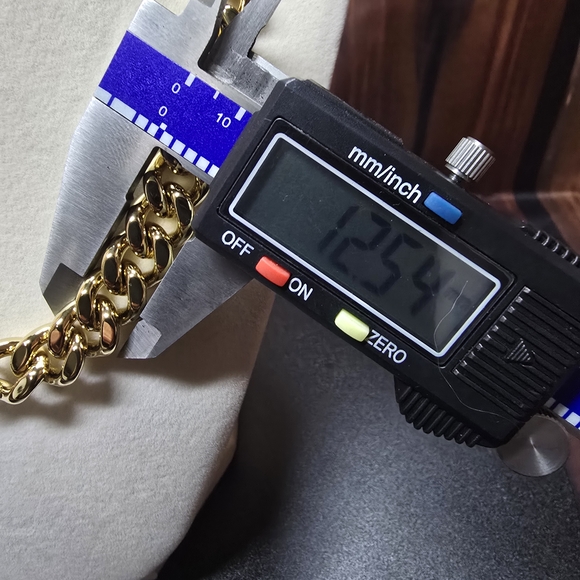 Chunky Chain Necklace - Luxurious - 18" - 18k Gold Plated Over Stainless Steel - Picture 4 of 4